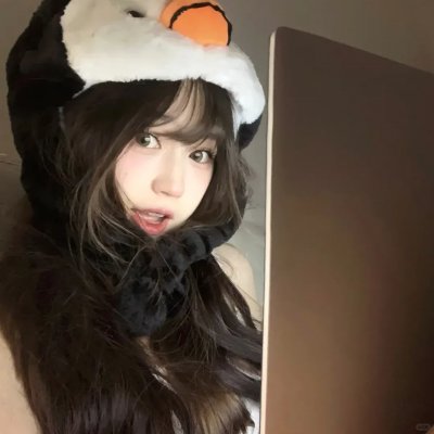 小鬼头上的女人